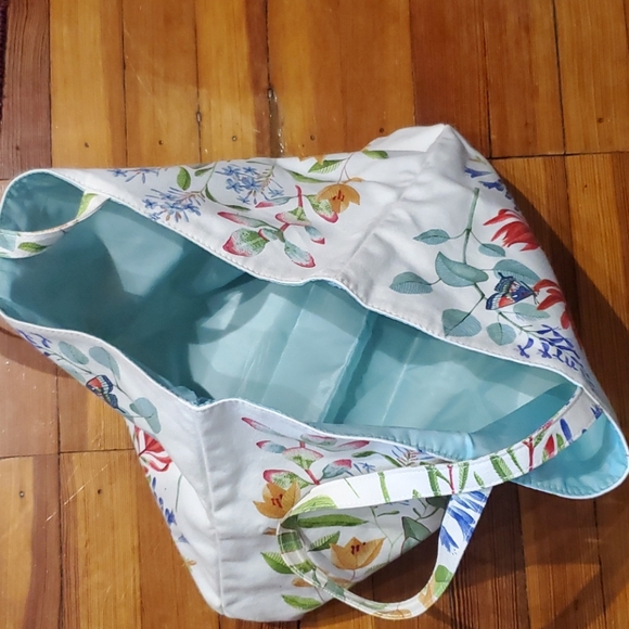 Estee Lauder floral bag. NWOT. - Picture 5 of 8